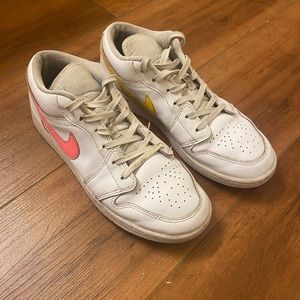 “WHITE NEON” JORDAN 1 size 7Y